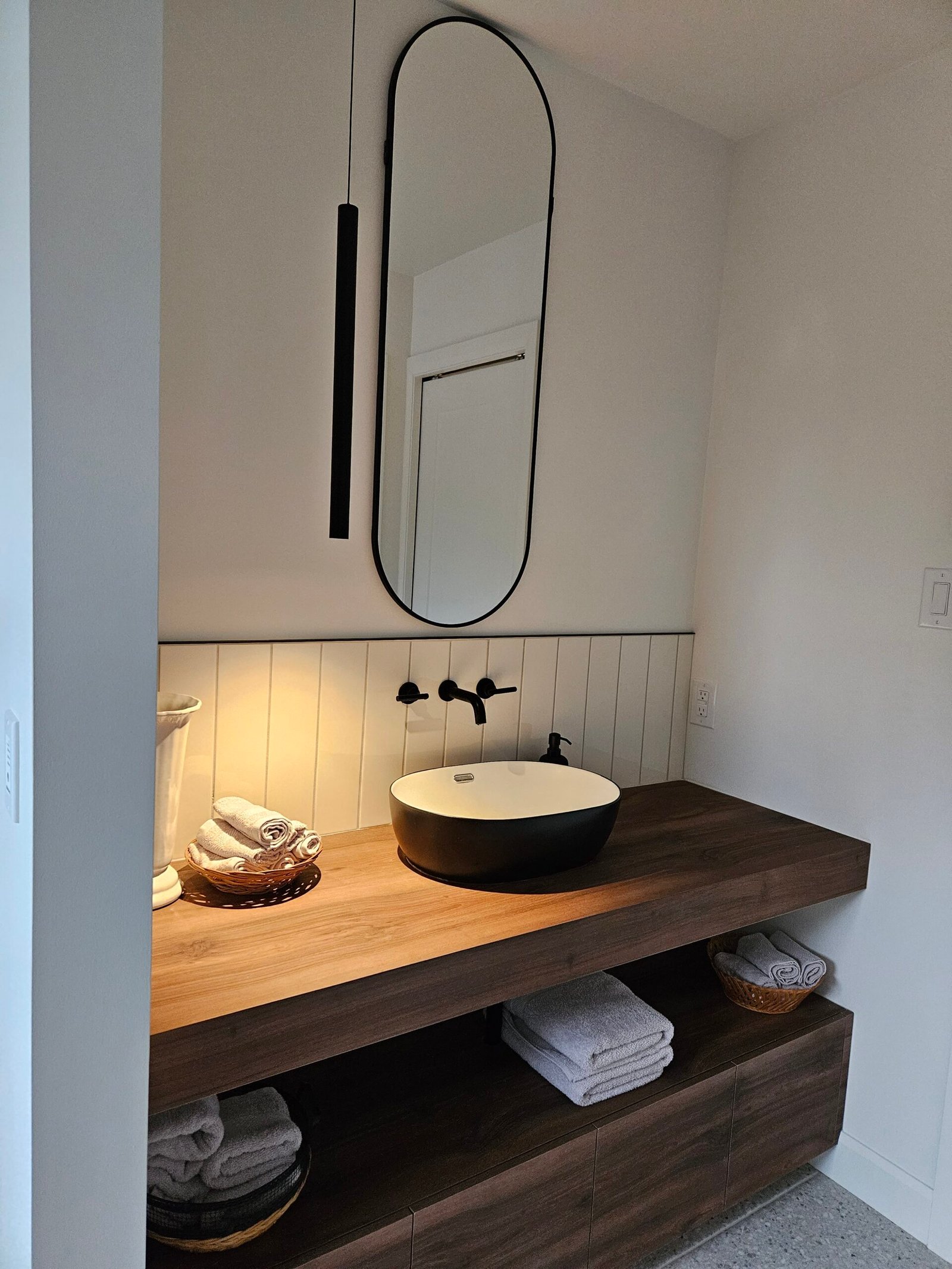 Vanité de la salle de bain du chalet Le Hygge Hytte